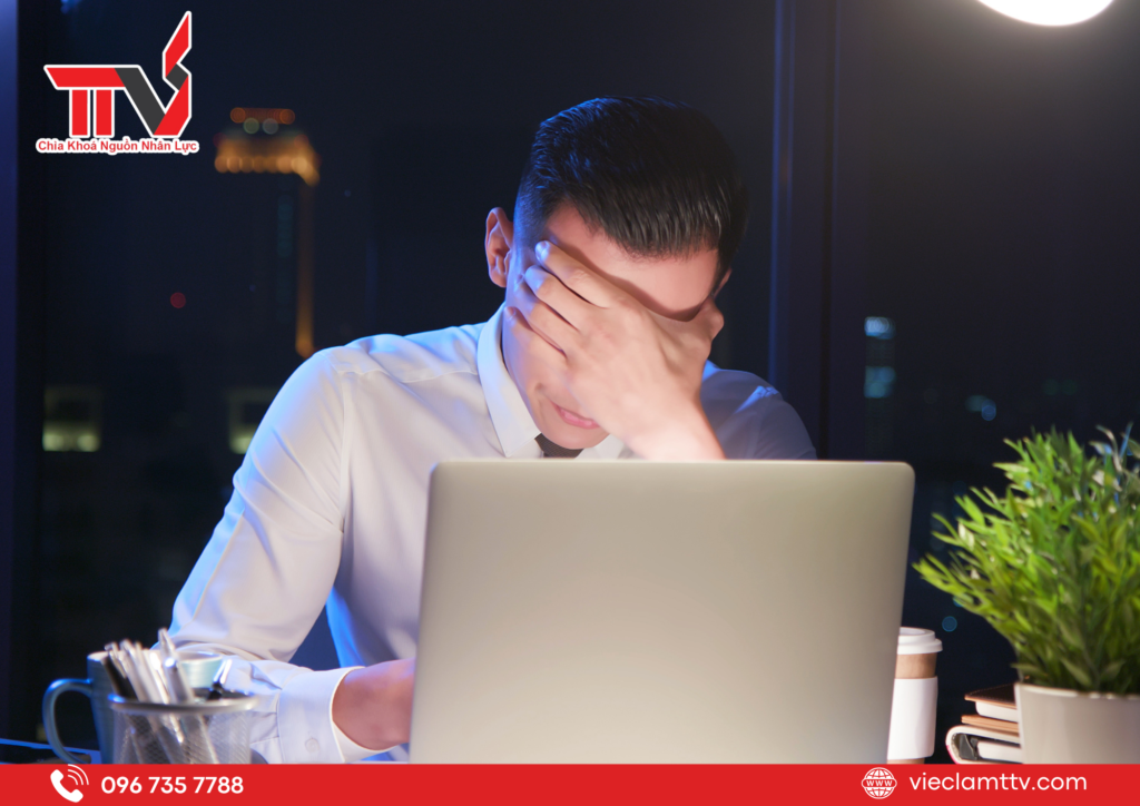 Làm thêm giờ của lao động phổ thông và ảnh hưởng đến thời gian cá nhân 2025